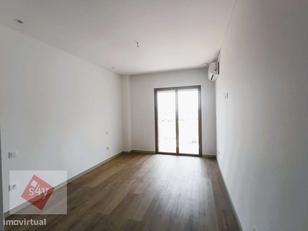 Apartamento T3 com 2 Parqueamentos!-15