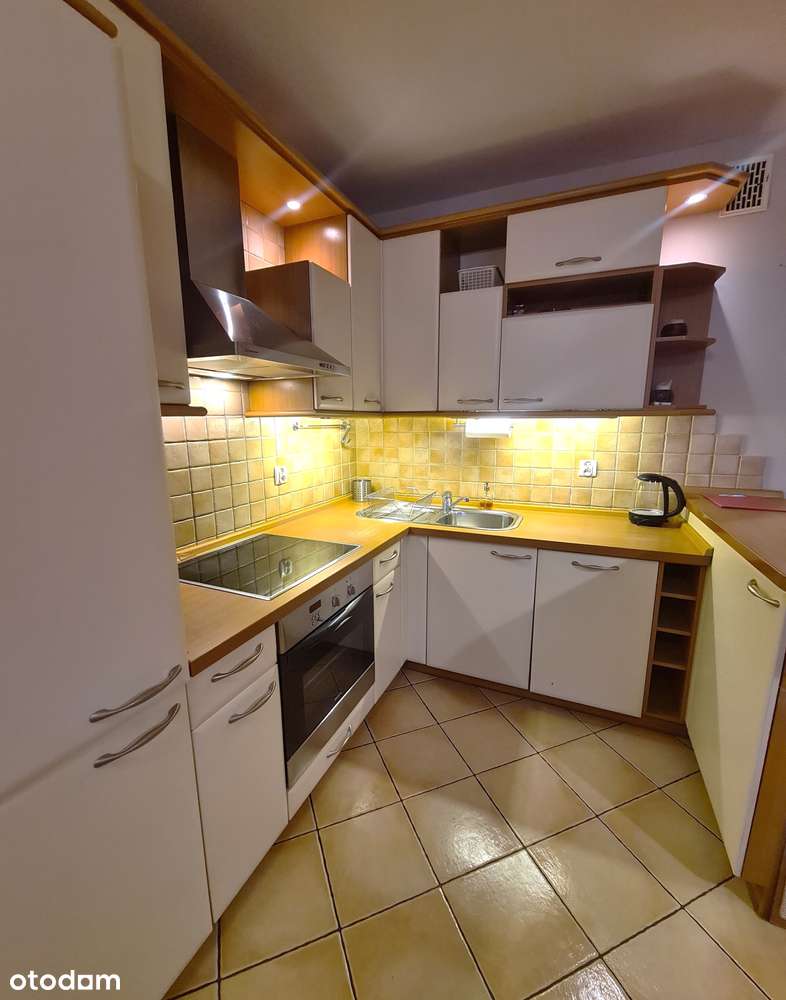 Bronowice - widokowe z balkonem i komórką lokatorską. Teren ogrodzony-1