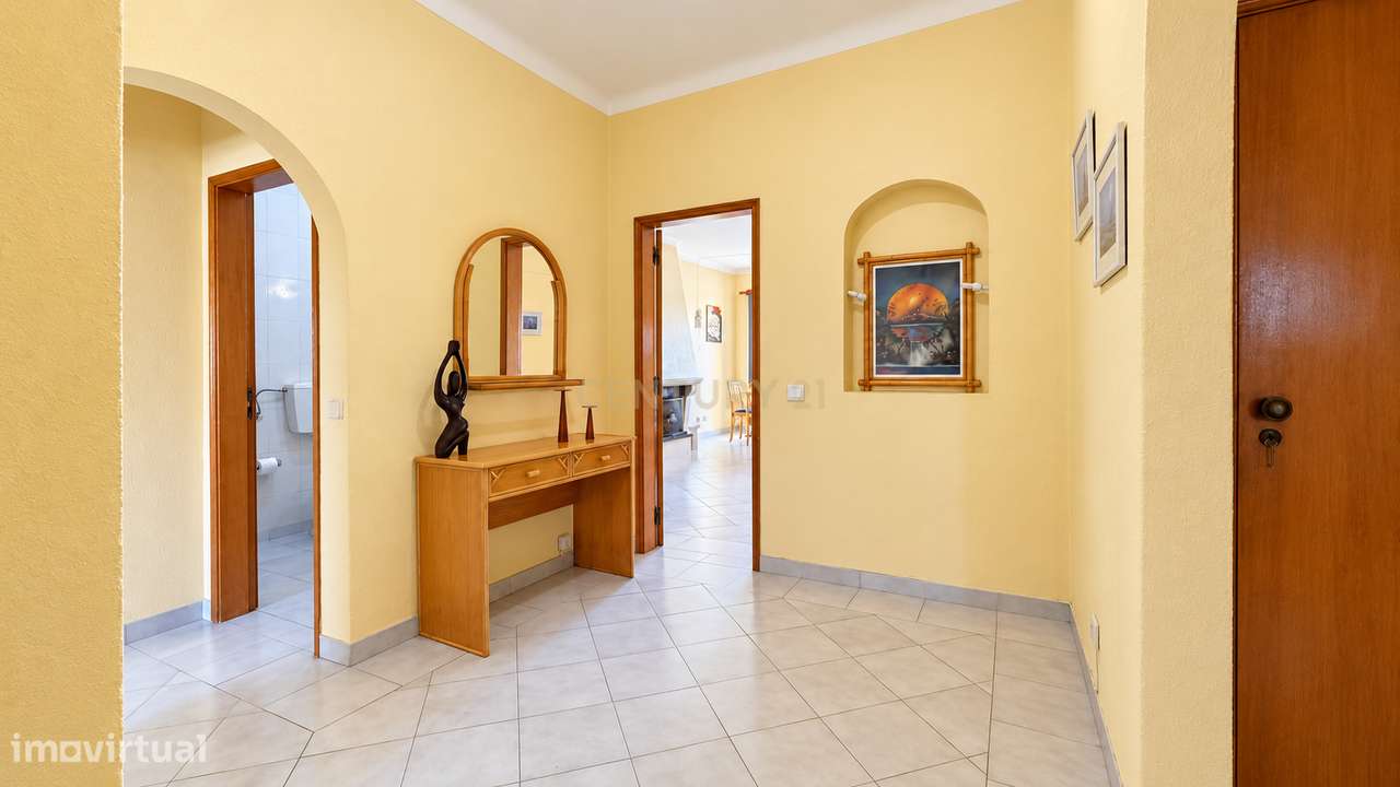 Apartamento T2 com Piscina, Elevador e Varanda Virada a Sul | Albufeir-28