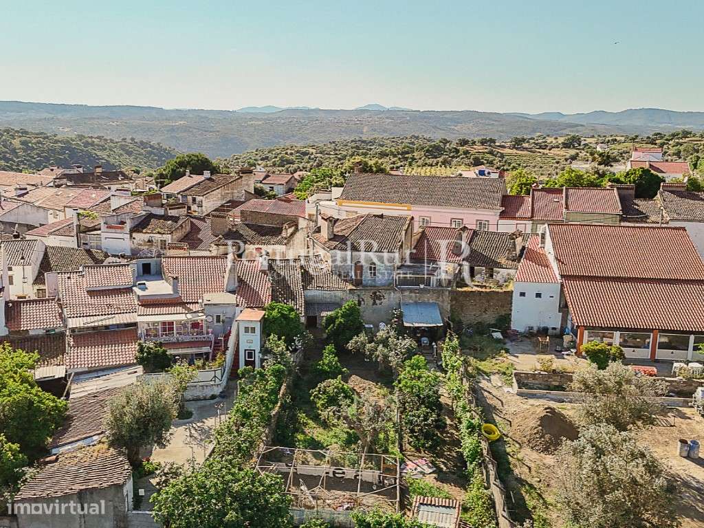 Casa Histórica com quintal para recuperar em Amieira do Tejo - Grande imagem: 2/35