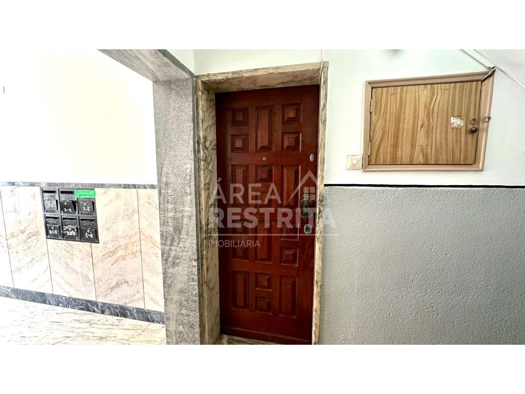 Apartamento T1 com Logradouro e Arrecadação/Garagem no Afonsoeiro -...-30