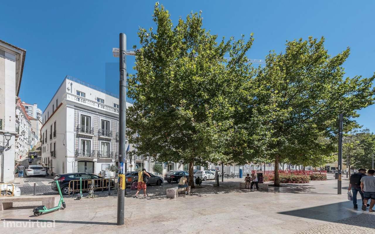 T2+1 renovado num 2º andar de um edifício clássico, destaca-se pela su - Grande imagem: 4/32