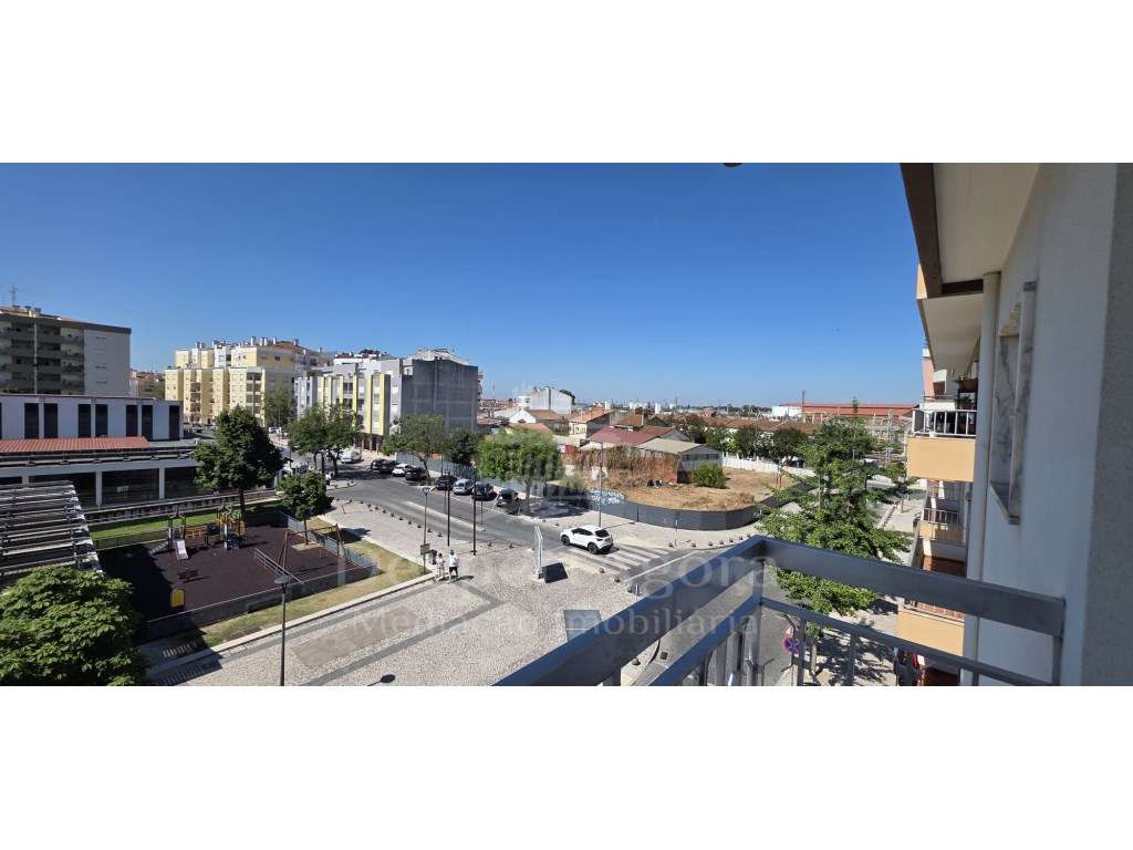 Excelente investimento T3+T2 no centro do Entroncamento-1