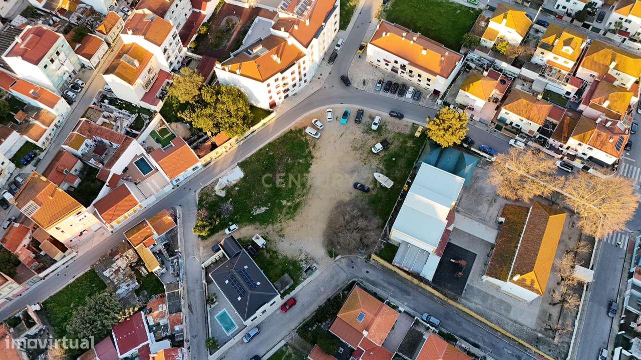 Terreno Urbano com Edifício Aprovado para 11 T2 e 7 T3, no Coração de - Grande imagem: 2/17