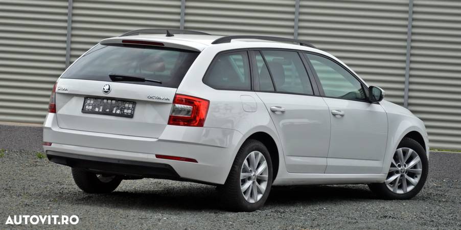 Skoda Octavia Combi Diesel 1.6 TDI DSG Style - 11