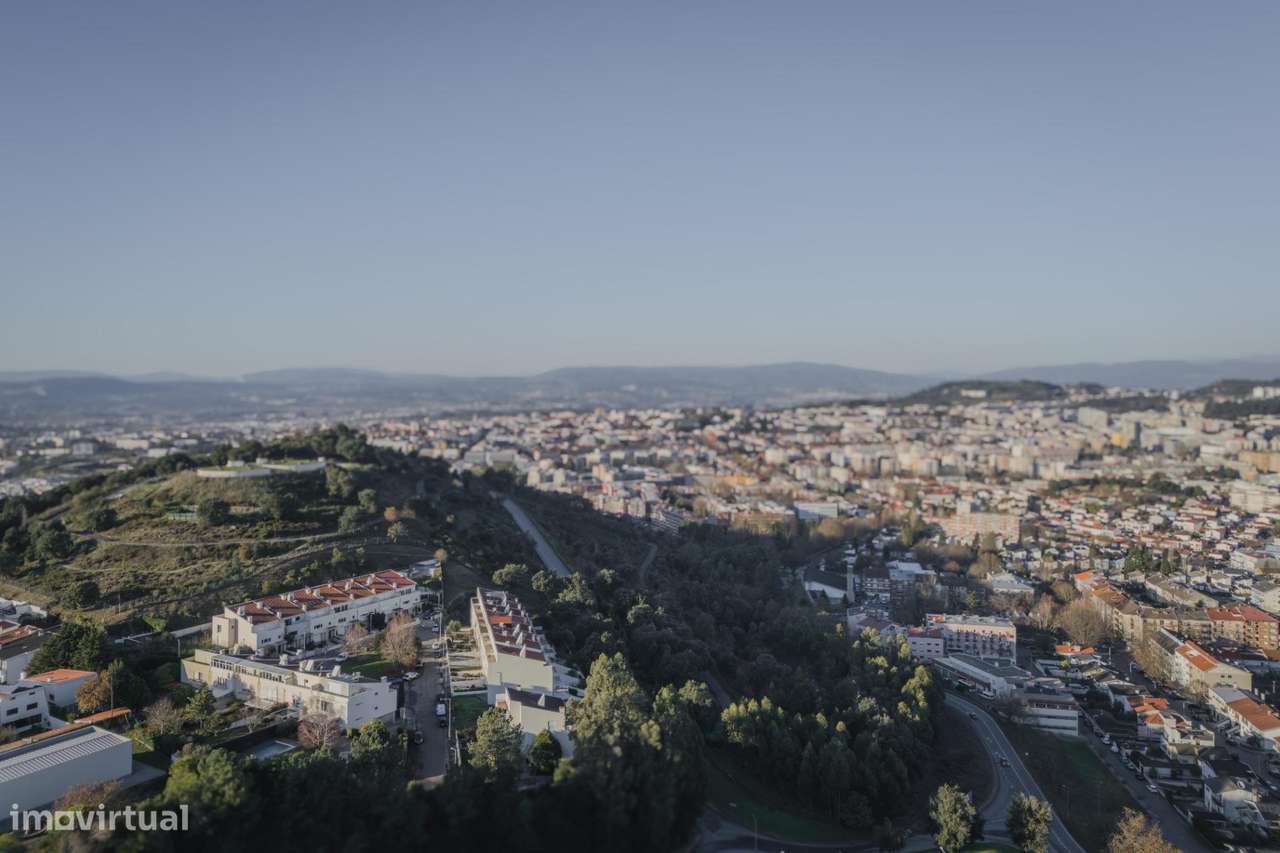 Moradia T4 com jardim e garagem dupla a 6 min do centro de Braga-34