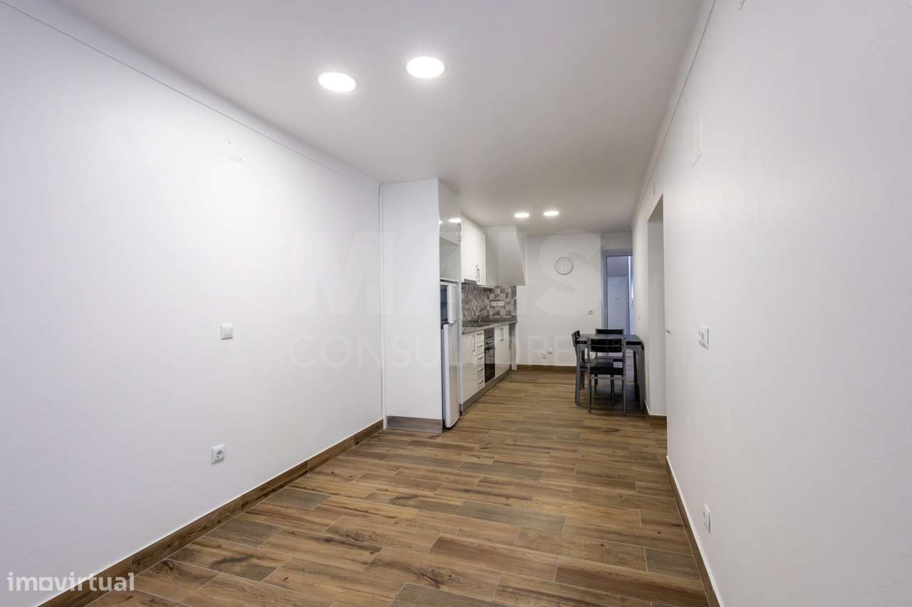 O Seu Refúgio Térreo T2 Remodelado: Conforto e Modernidade em Aljub... - Grande imagem: 2/28