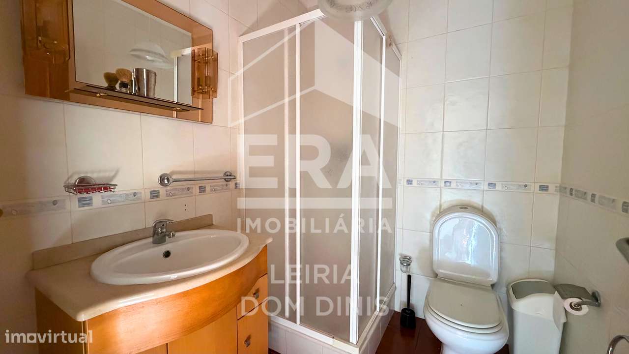 Moradia T4 localizada na zona de Lourais, Leiria-13