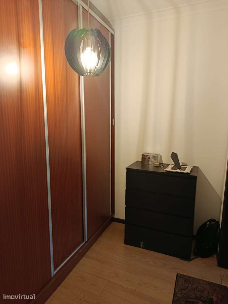 Excelente T2 + 2 Garagens Fechadas-10
