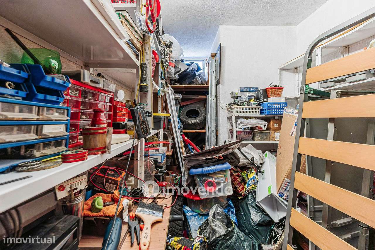 Apartamento T2 com arrecadação, em Agualva-36