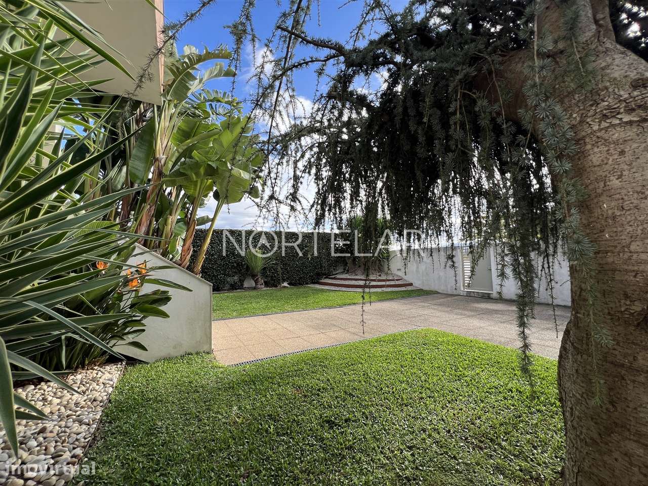 Moradia T3 com jardim e 3 frentes em Famalicão-39