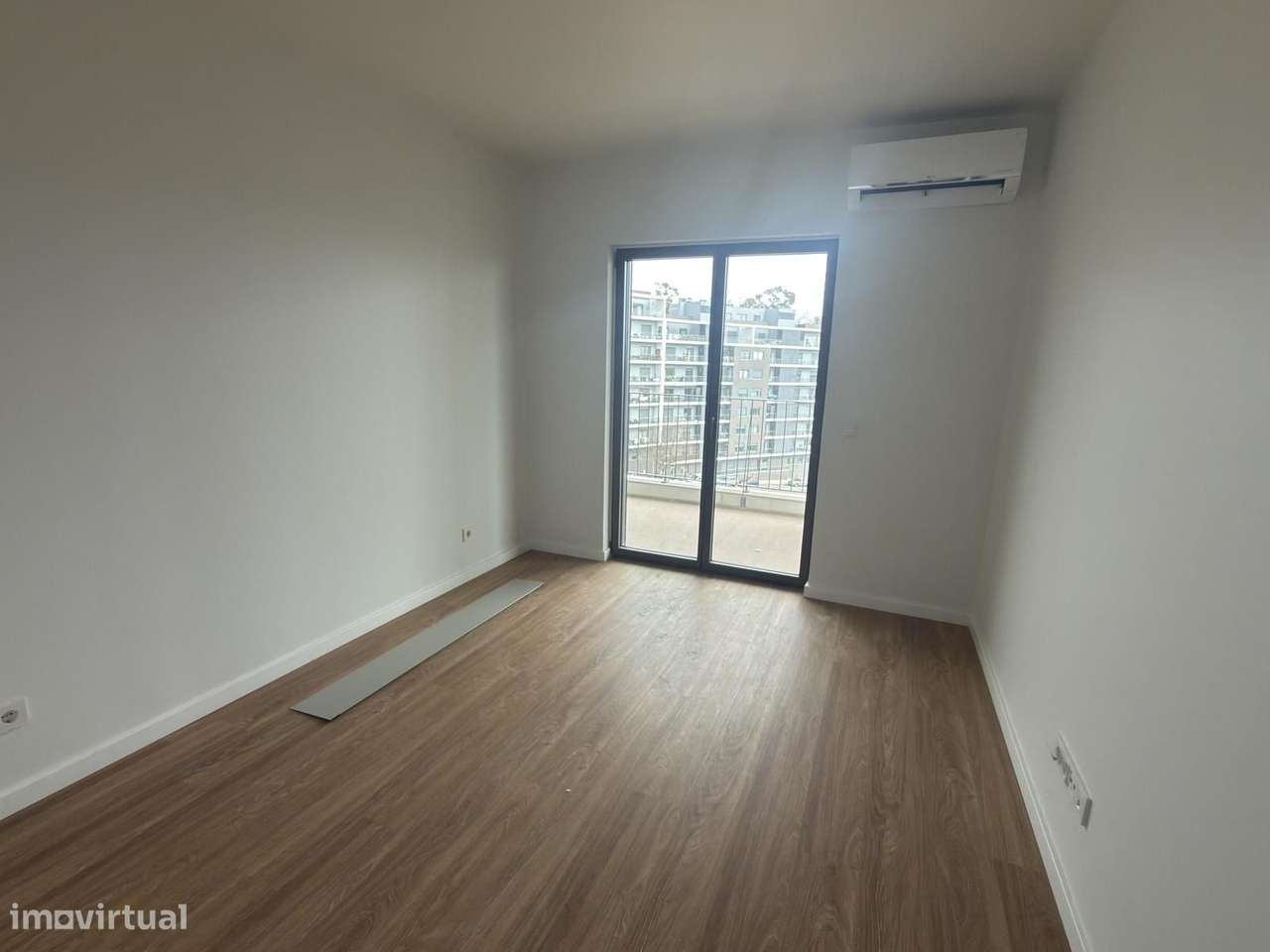 Apartamento T4 com jardim, Loures-6