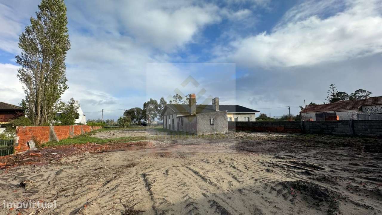 Moradia Geminada T3 em Bruto com Vista para a Ria-13