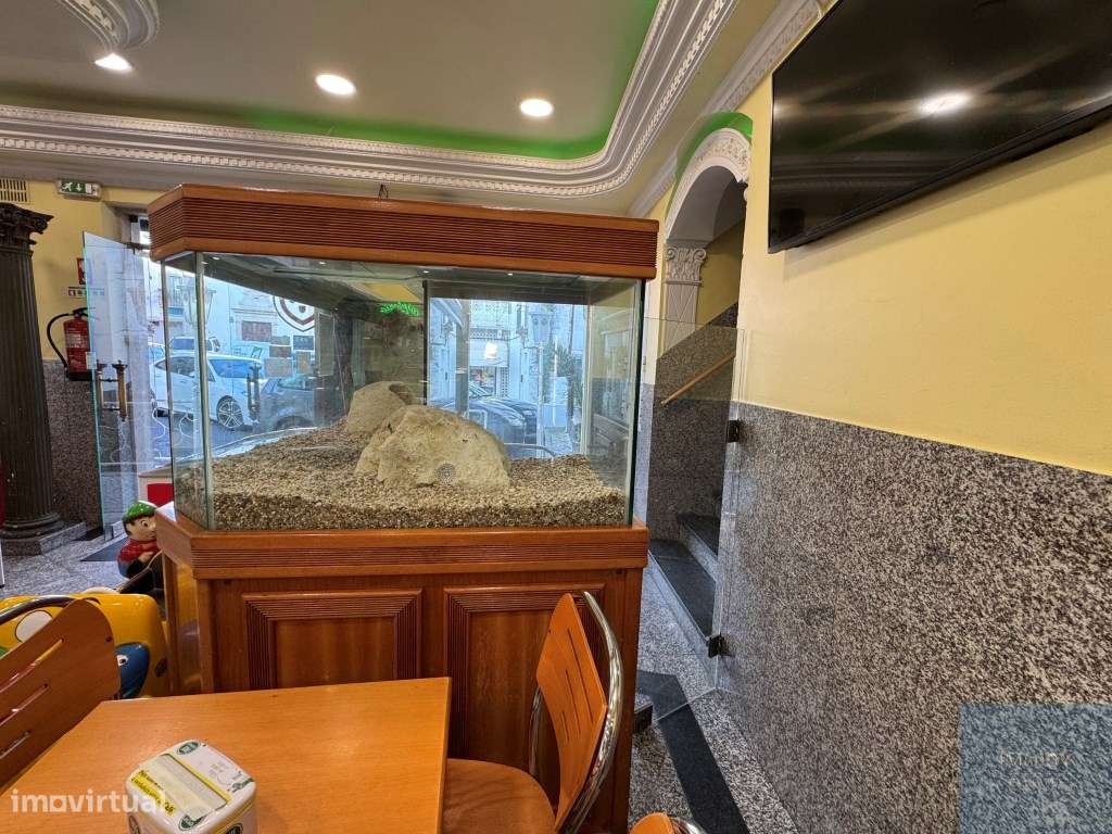 Prédio Comercial Fanhões - Grande imagem: 4/24