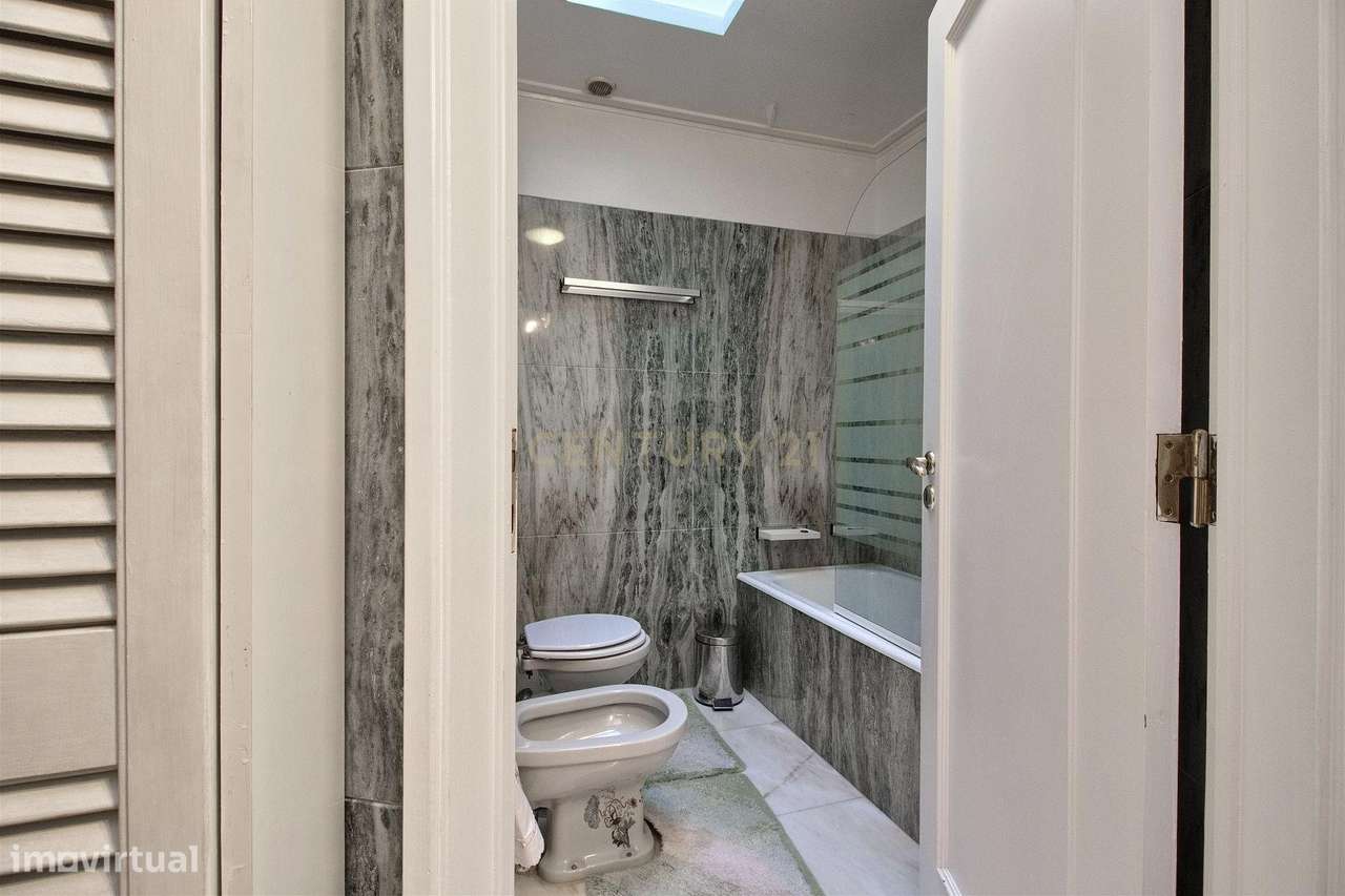 Apartamento T6 com Terraço e Vista 360º em Campolide - 314m²-30