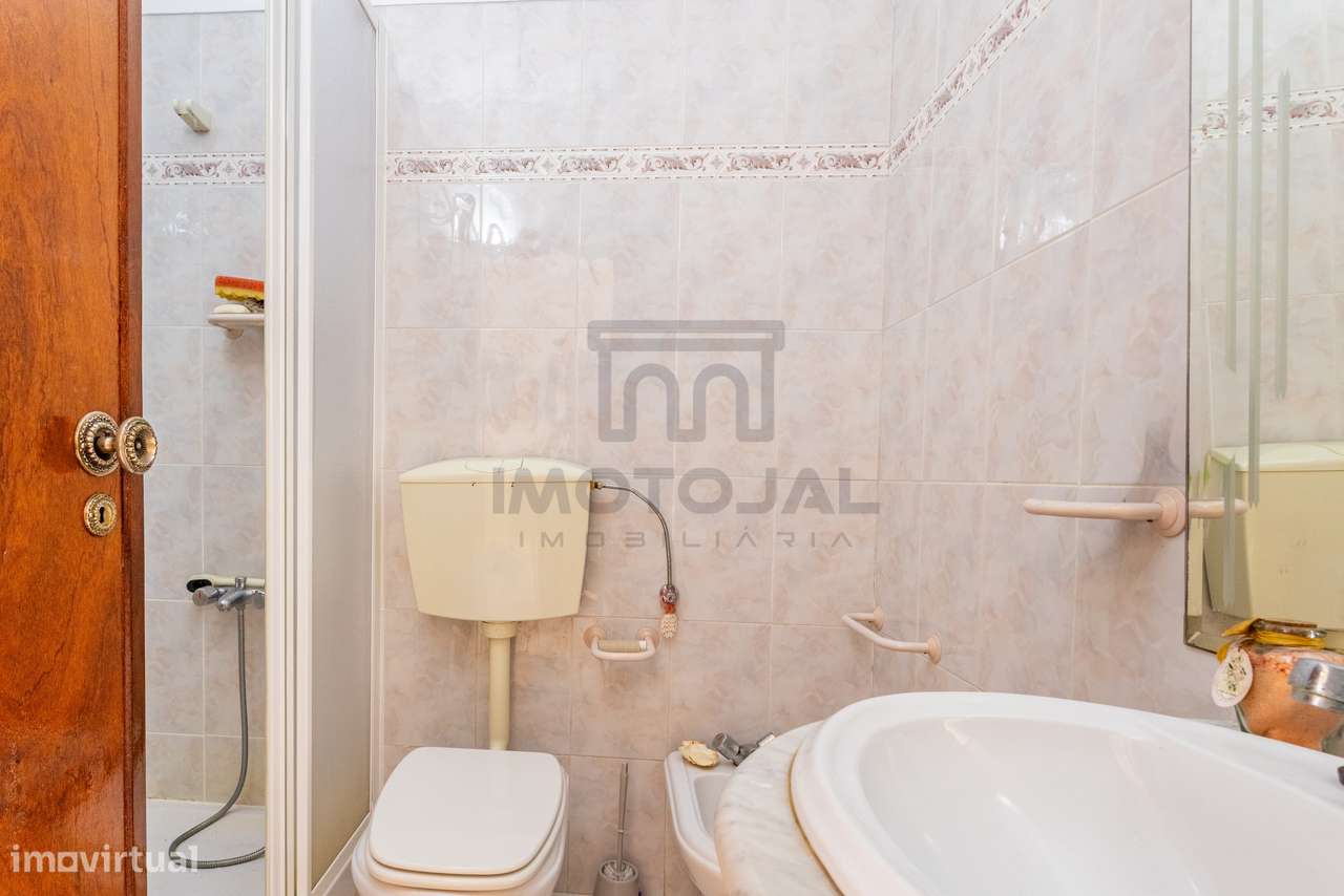 APARTAMENTO T2 (R/C) + POTENCIAL T0 INDEPENDENTE (CV) + QUINTAL-3