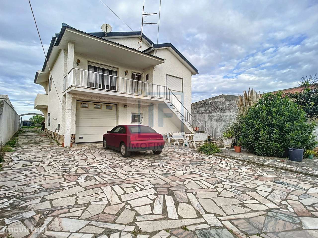 Moradia isolada com terreno - Grande imagem: 1/36