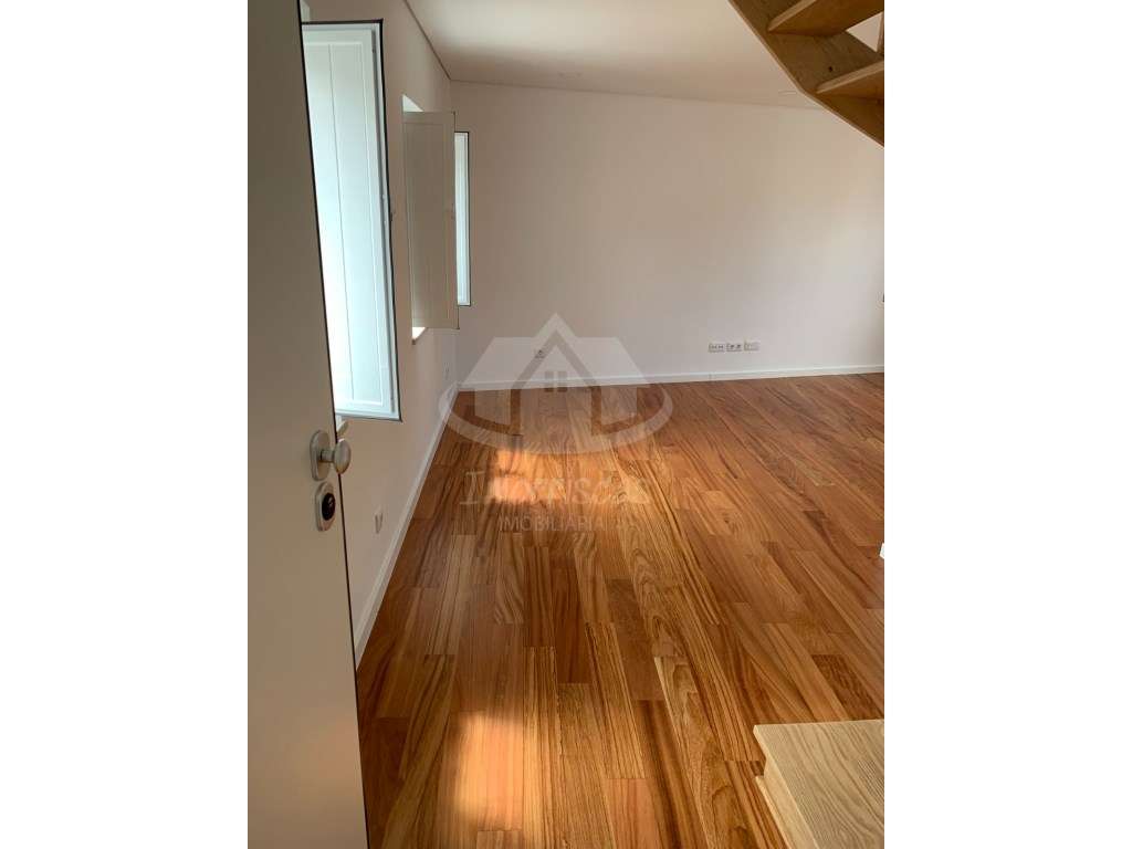 Apartamento T3 duplex totalmente remodelado, São Vicente Fora, Lisboa - Grande imagem: 4/14