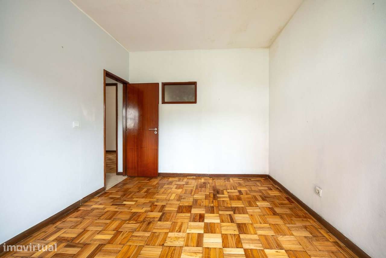 Andar Moradia T2 | Renovado | Terraço | 3 Frentes | Garagem-9