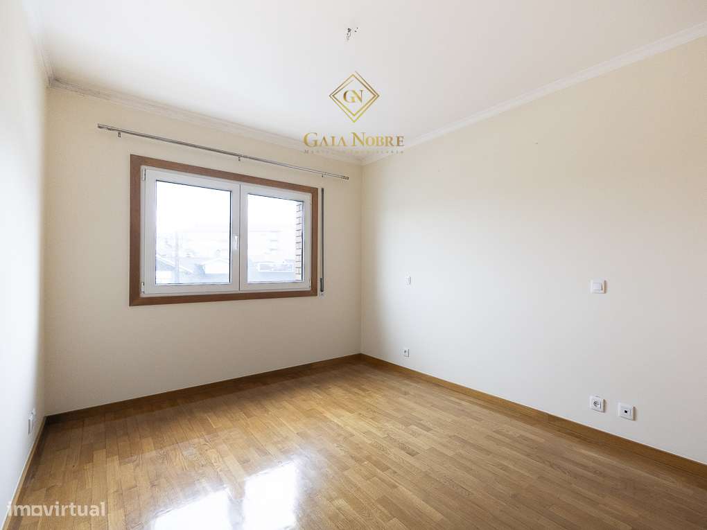 Excelente T2 com garagem fechada para 2 carros, Mozelos-15