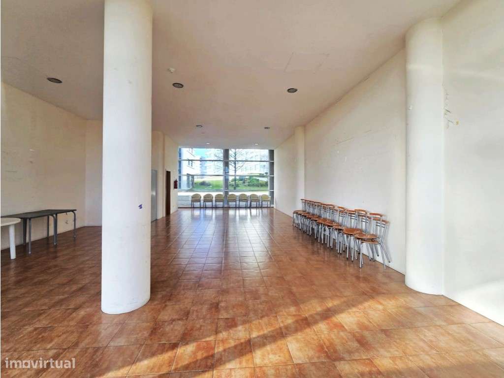 Lojas no centro do Castêlo da Maia - Grande imagem: 4/13