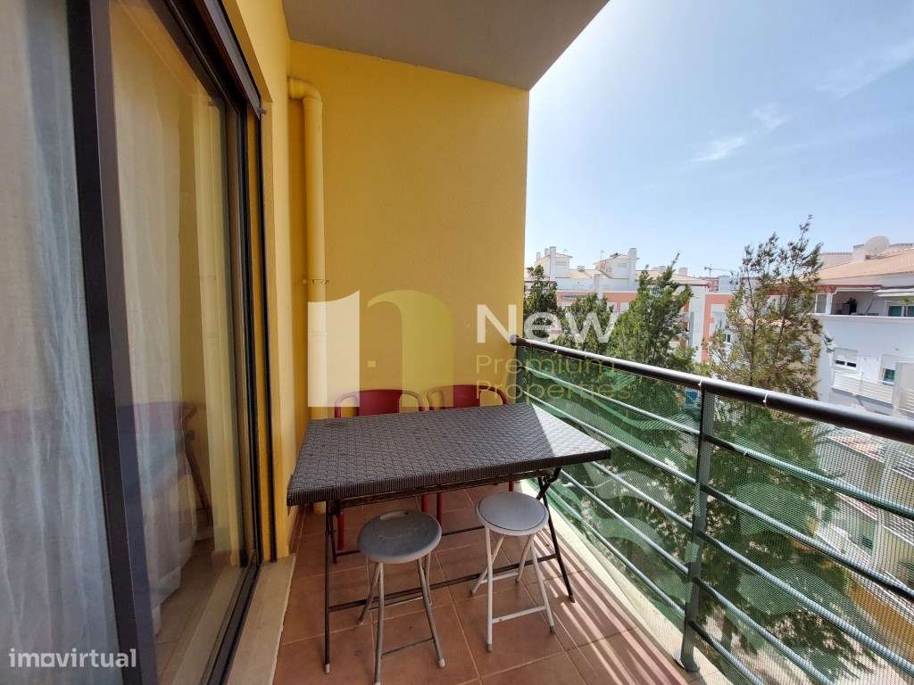 Apartamento T2 com Piscina em Armação de Pêra.-12