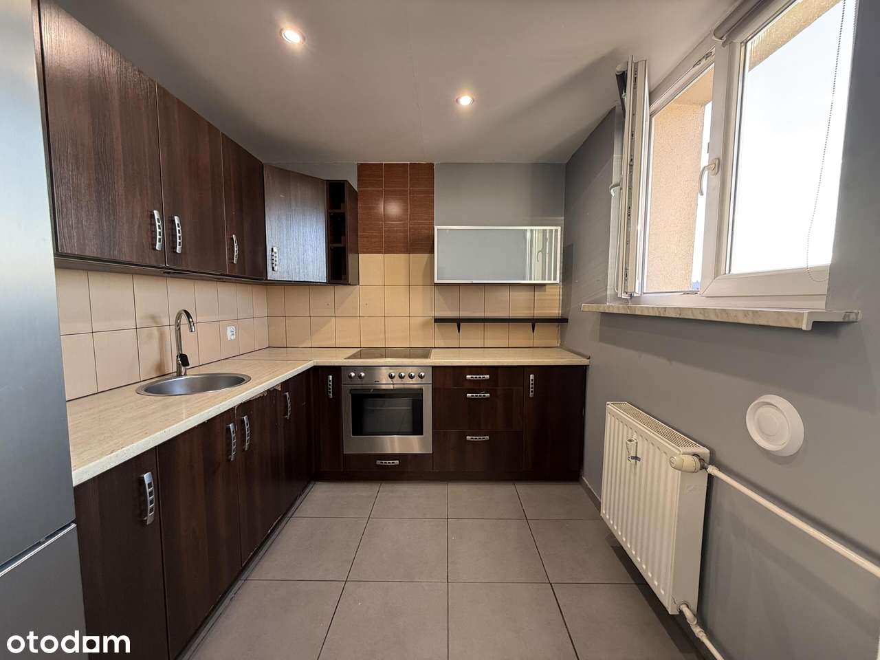 Przestronne mieszkanie z widokiem na miasto-ostatnie piętro-0