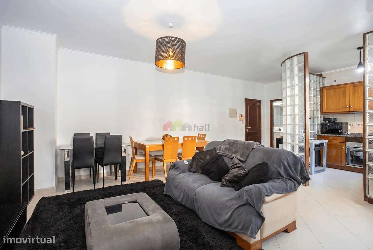 T1 remodelado com garagem, quintal e churrasqueira – Baixa da Banheira