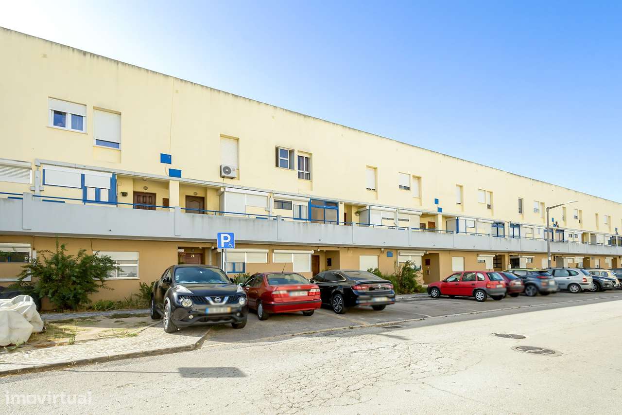 Apartamento T3 Duplex para remodelar em Alverca-0
