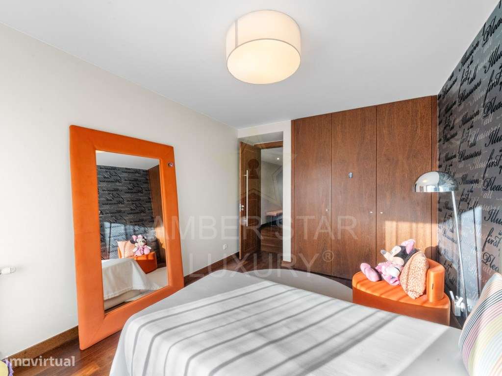 Apartamento T4 como novo, em condomínio de alto padrão-13