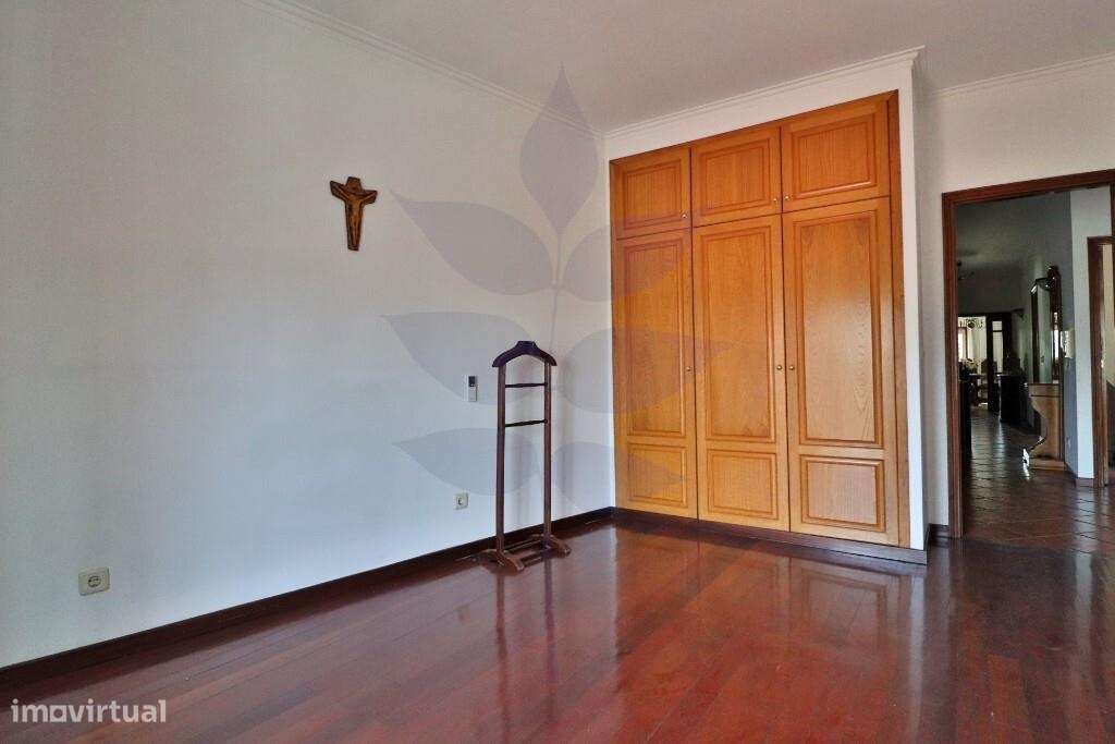 Andar Moradia T3 no Centro de Vila Verde | Mobilado e Equipado | Com G-14