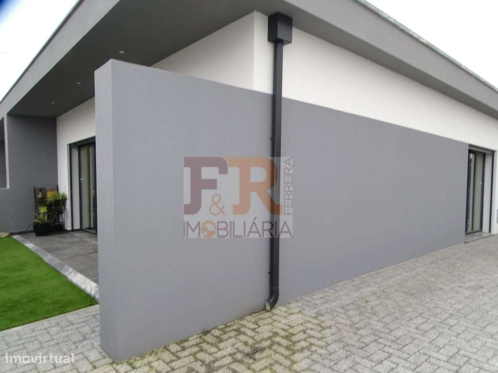 'Excelente 'Moradia Térrea T3+1 com Garagem/Escritório Fernão Ferro - Grande imagem: 2/44