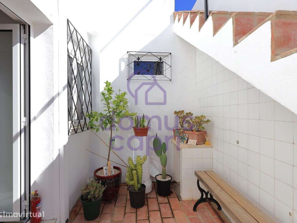 Moradia T2+1 com Garagem e Quintal em Olhão-11