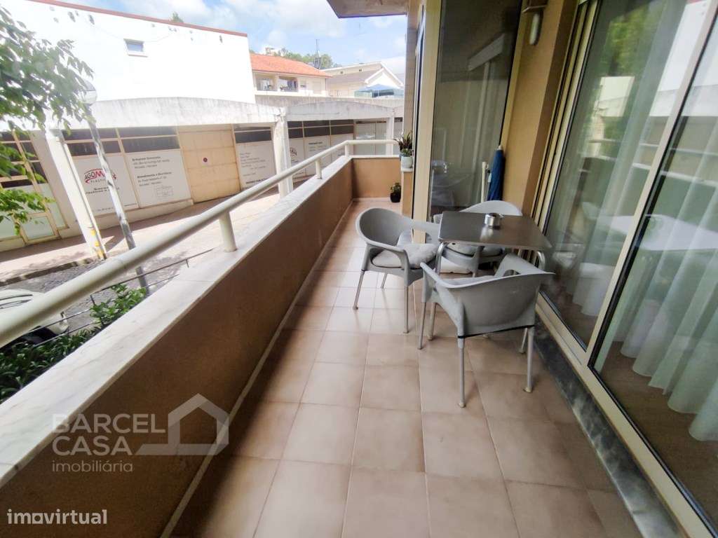 T3 Totalmente Renovado, Equipado e com Varanda, à Entrada da Cidade...-9