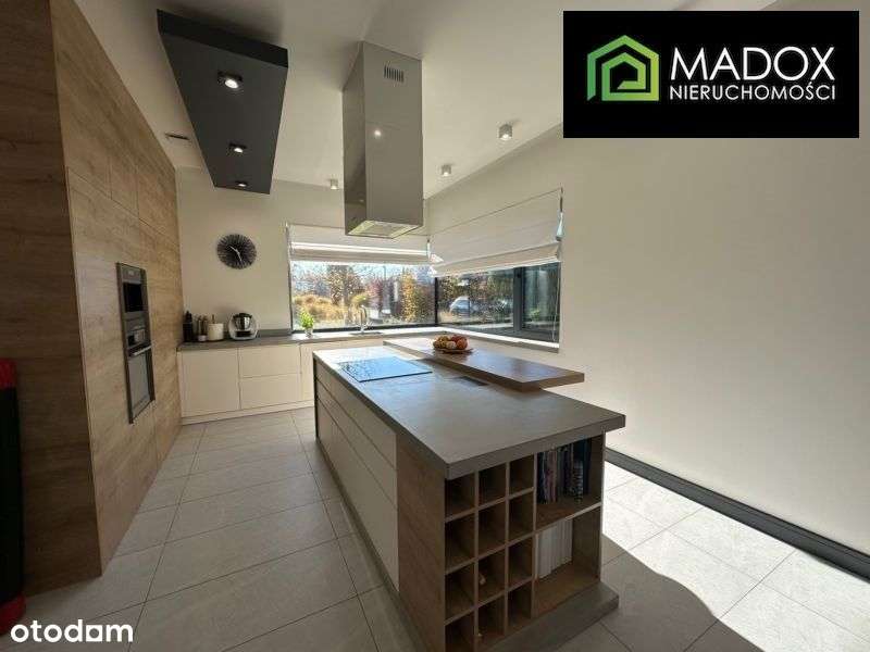 Dom, 240,82 m², Konopiska-5