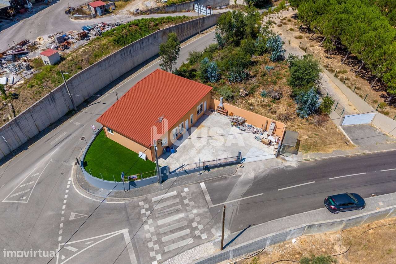 Moradia T3 Renovada | Azoia – Leiria-34