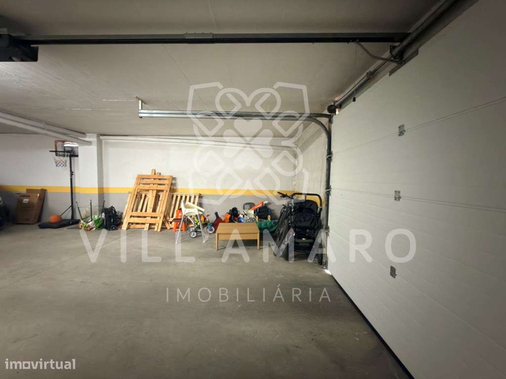 Apartamento T3 com Varanda, Arrecadação e Parqueamento-23