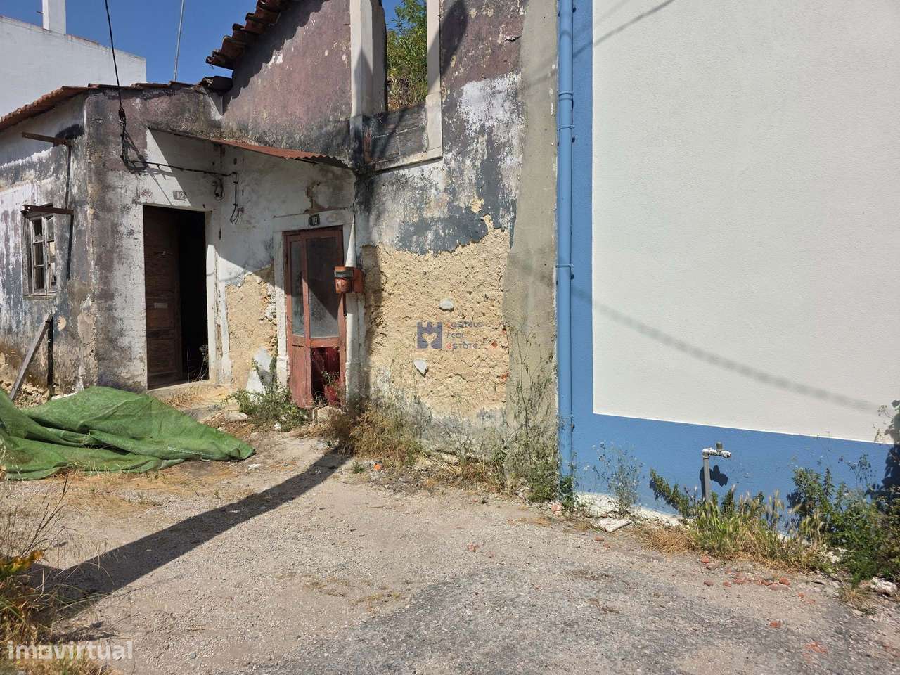 Moradia em ruina com logradouro Ourém-17