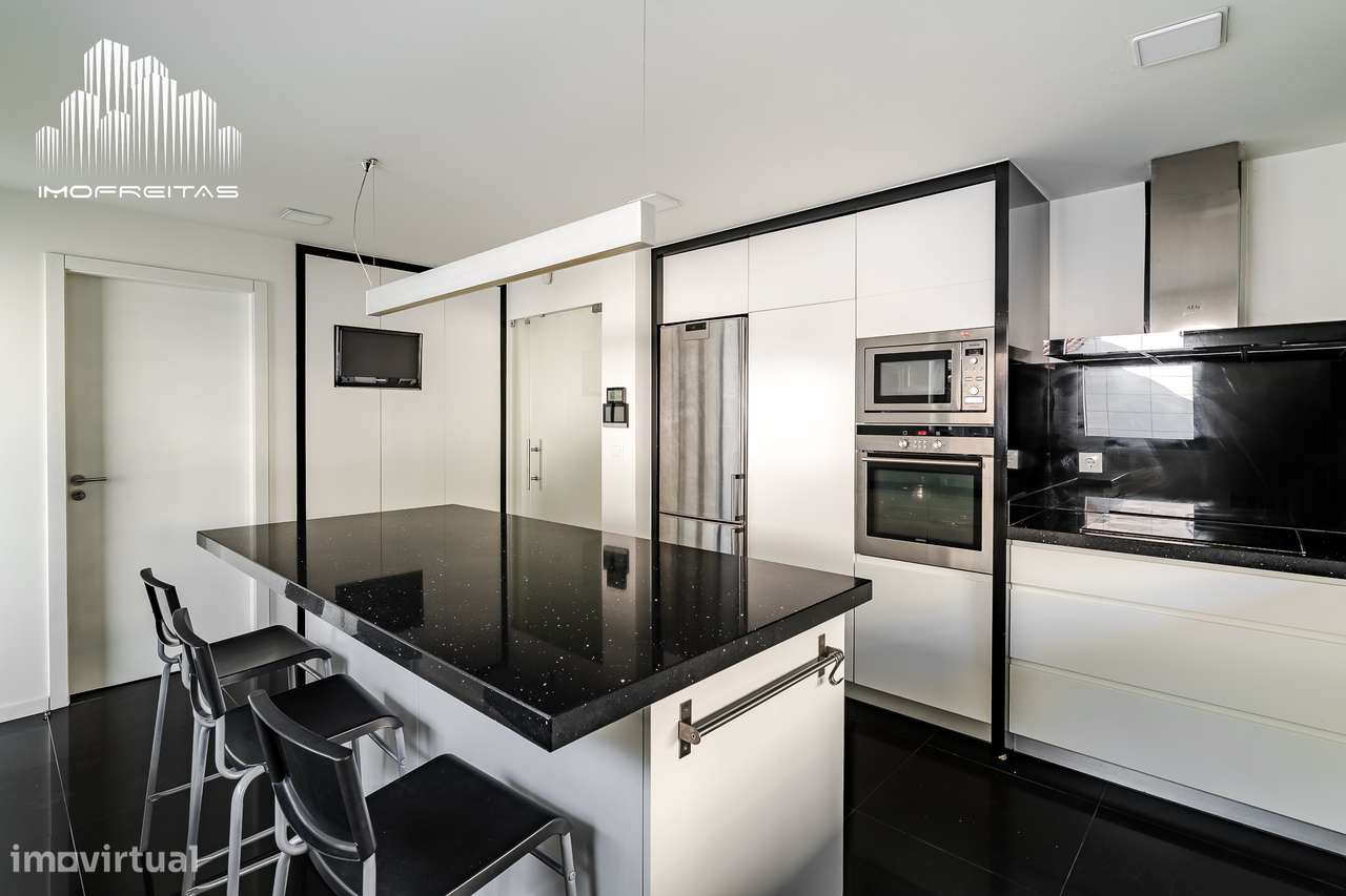 Moradia T4 de Luxo com Piscina numa das Melhores Zonas de Braga!-18