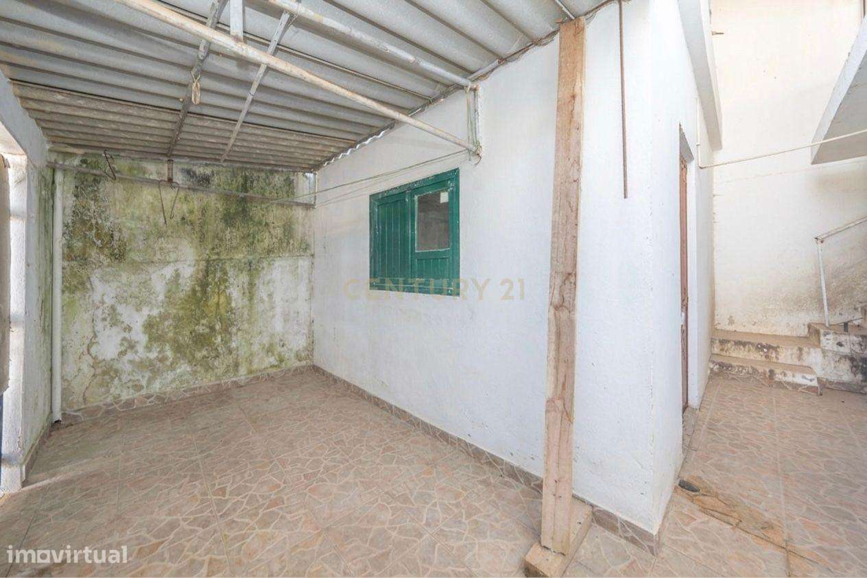Moradia T2 com Terraço, Quintal e Vista Rio no Casal das Figueiras, Se-27