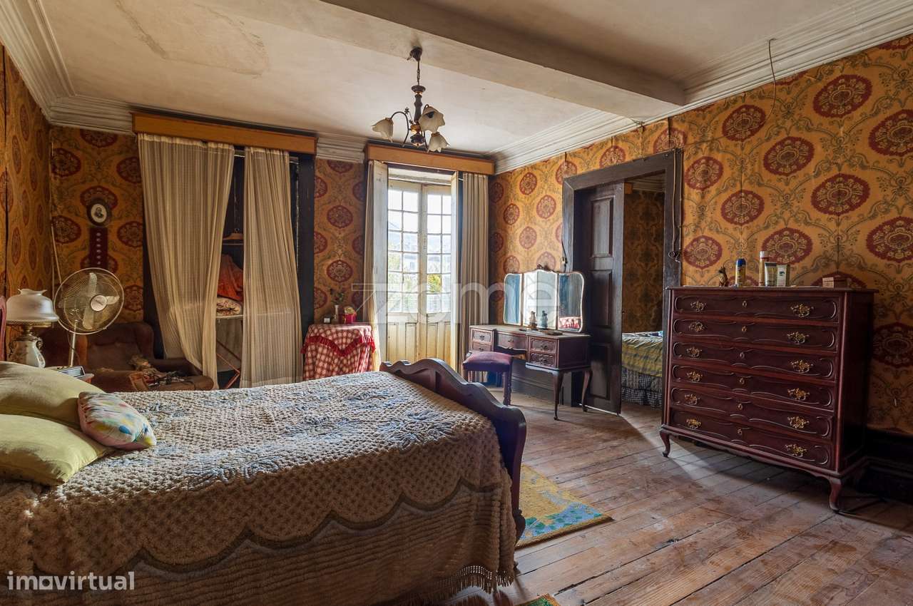 Prédio no centro Histórico de Guimarães - Grande imagem: 3/31