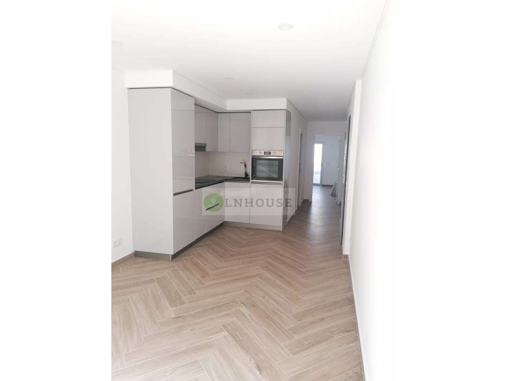 Apartamento de tipologia T1 novo a 250 m da praia de Monte Gordo.-9