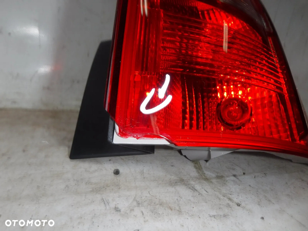 ford focus mk3 kombi lift lampa tył prawa nowa oryginał z uszkodz - 5