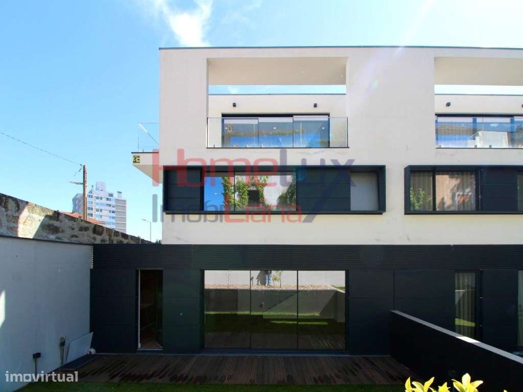 Moradia Exclusiva com Jardim na Boavista-40
