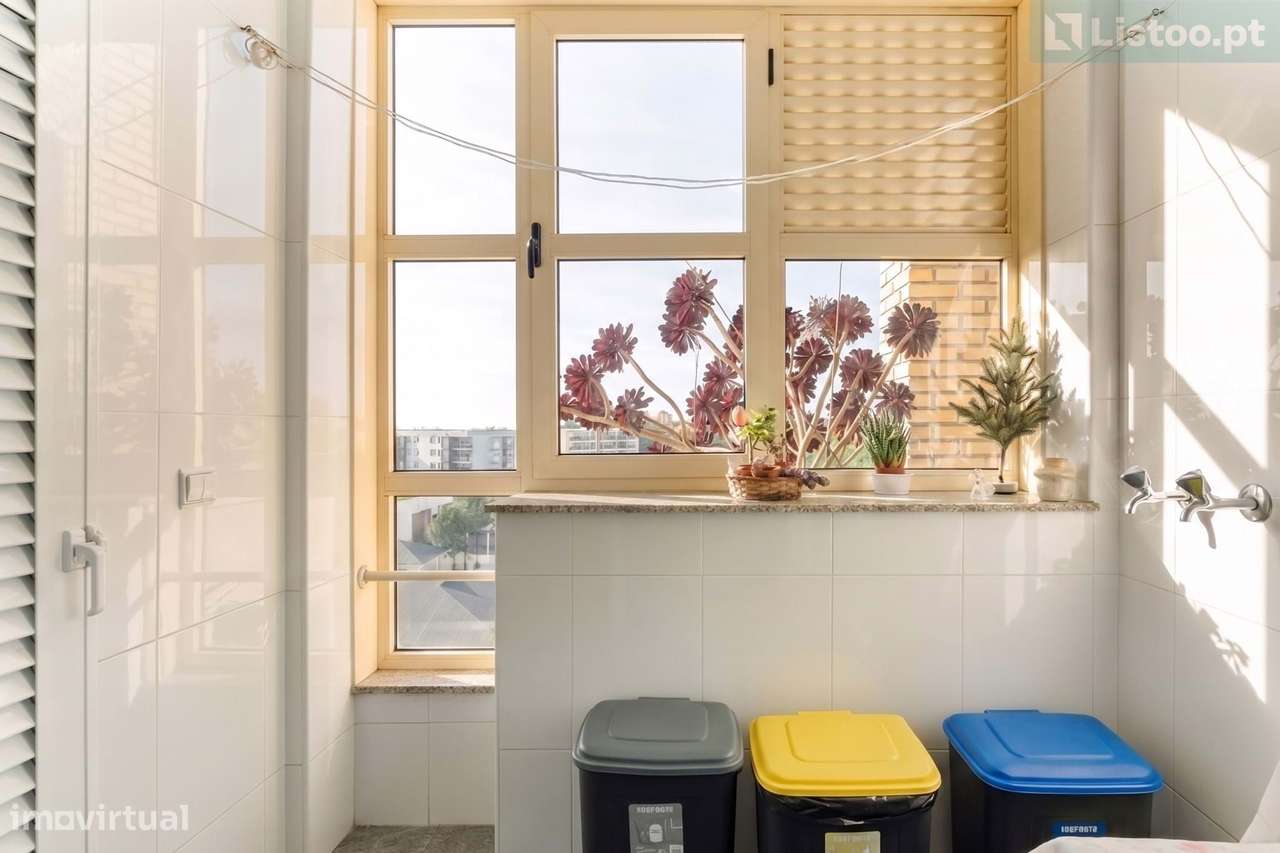 Apartamento T2 Amplo c/ Varanda e Garagem | Canidelo-14