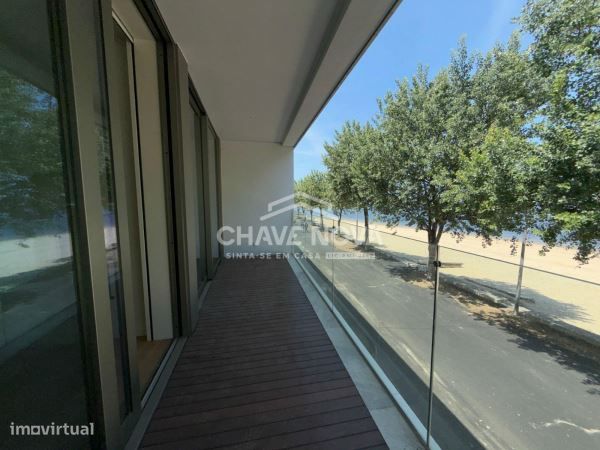T1 Novo c/ Lugar de Garagem e Arrumo em Canidelo-13