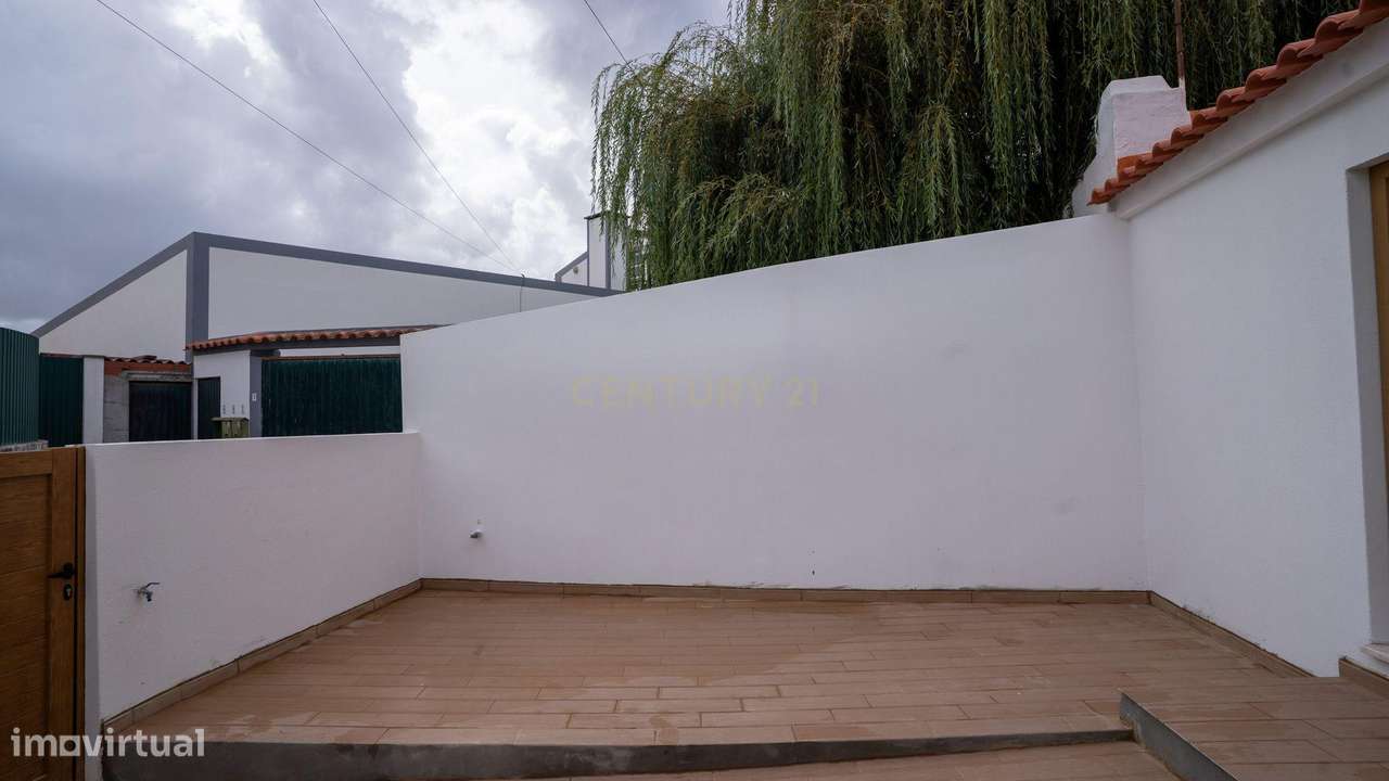 Moradia totalmente remodelada em Santa Cruz- Póvoa de Penafirme – A 5-24