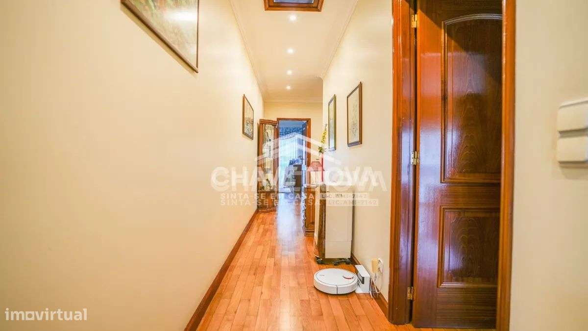 MORADIA V4 C/ PISCINA E TERRENO C/ ÁRVORES DE FRUTO-17