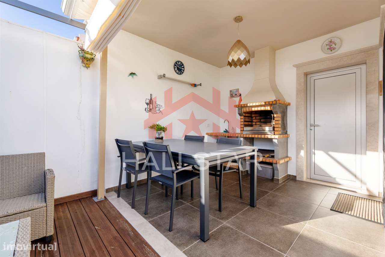 Moradia T4 / Jardim e Garagem / Cela-9