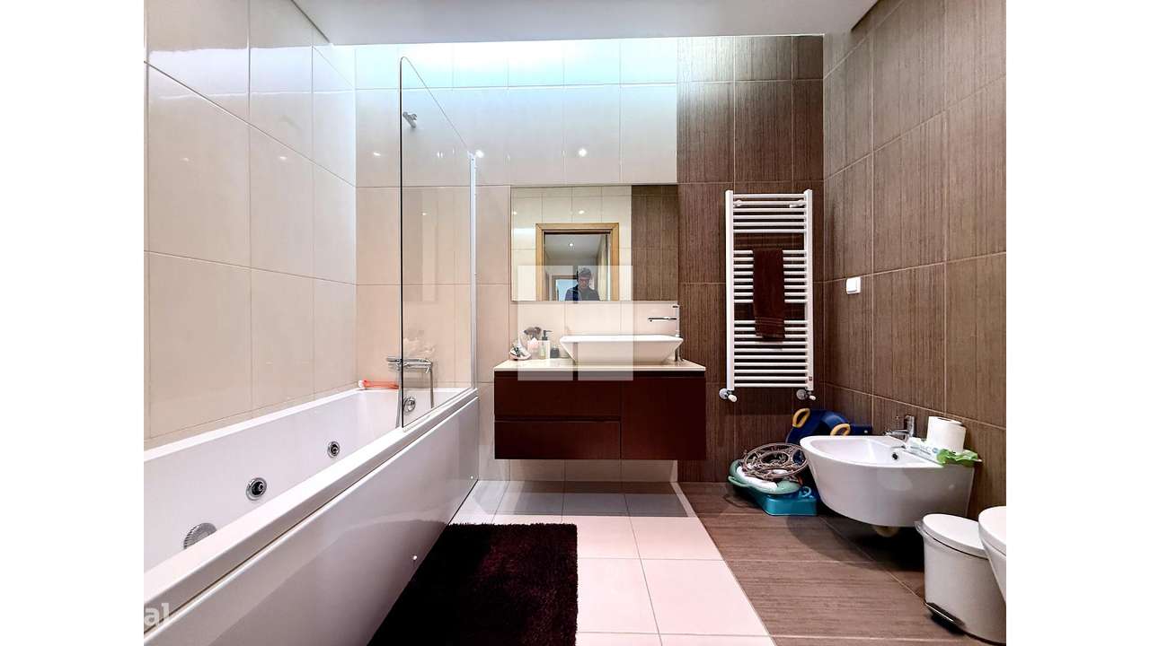 Apartamento T3 c/ Garagem-26